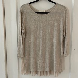 3/4 sleeve tee with buttons and back ruffle